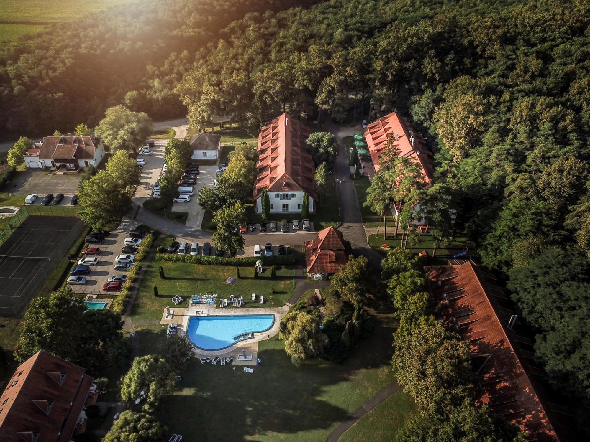 Abbazia Country Club Hotel Nemesnép Exterior foto