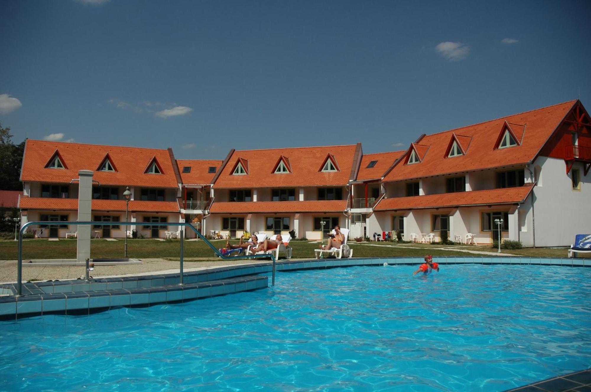 Abbazia Country Club Hotel Nemesnép Exterior foto